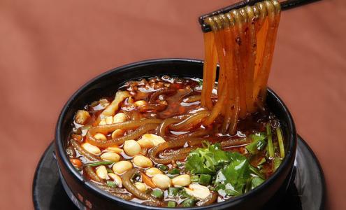 小吃店怎么打開市場(chǎng)呢？四川小吃培訓(xùn)學(xué)校提議