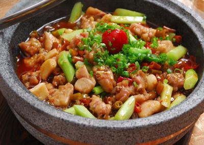 火鍋兔技能訓(xùn)練哪里好？底料炒制和湯料調(diào)制
