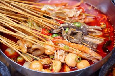 冷鍋串串技術(shù)培訓(xùn)班多少錢？探秘成都砂鍋串串內(nèi)幕！