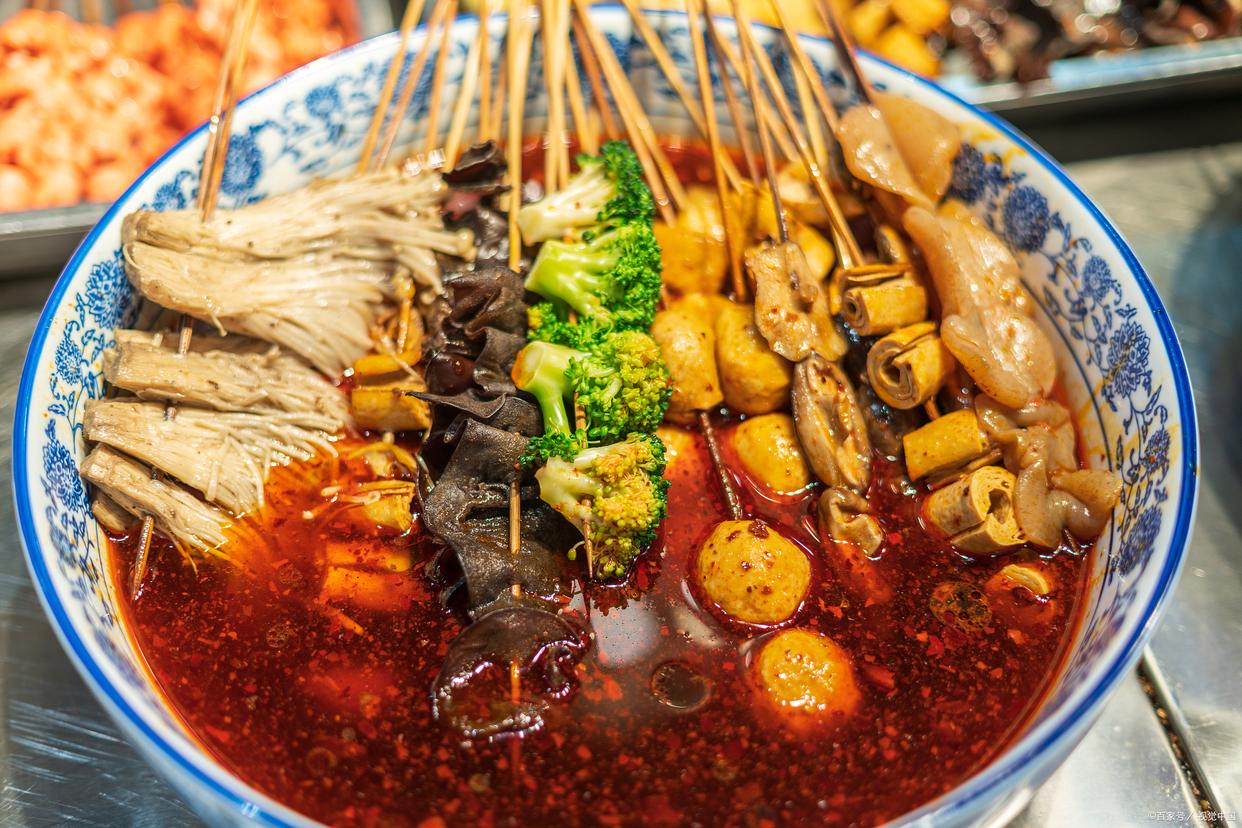 成都辣鹵串串j技術(shù)培訓(xùn)哪家好？四川成都串串香培訓(xùn)班,