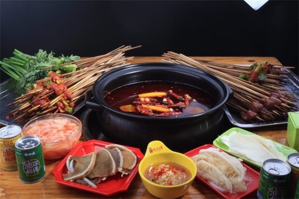 四川成都串串香培訓(xùn)班哪家好？串串香底料技術(shù)培訓(xùn)哪家好？