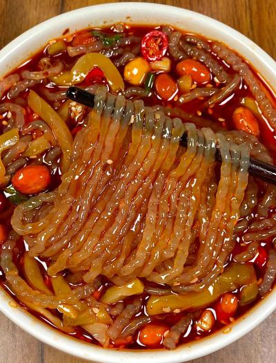 專業(yè)酸辣粉技術(shù)培訓(xùn)機(jī)構(gòu)哪家好？飄味緣酸辣粉技術(shù)培訓(xùn)中心手把手教學(xué)