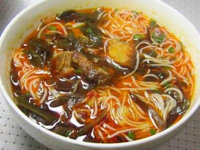 綿陽(yáng)米粉技術(shù)培訓(xùn)班在哪里？飄味緣餐飲培訓(xùn)學(xué)校備受推薦